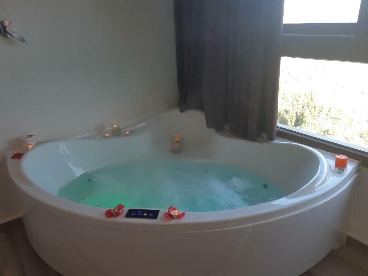Casas Rurales Maribel - Complejo Moradas Del Cerro 2 - Suites Con Jacuzzi En Alcala Del Jucar Casas del Cerro Ngoại thất bức ảnh